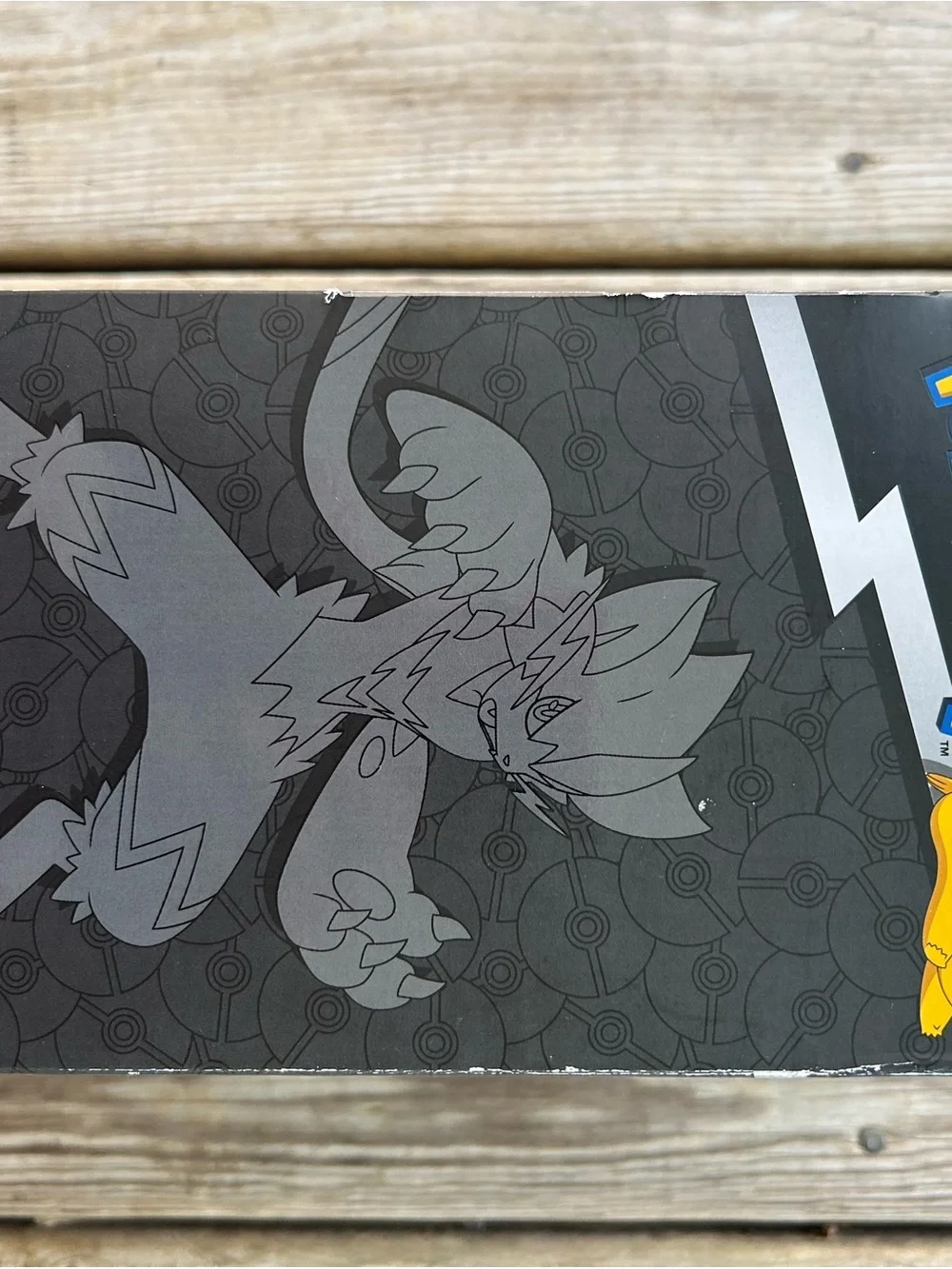 Pokémon Select Trainer Team Zeraora Figure - Yellow & Black